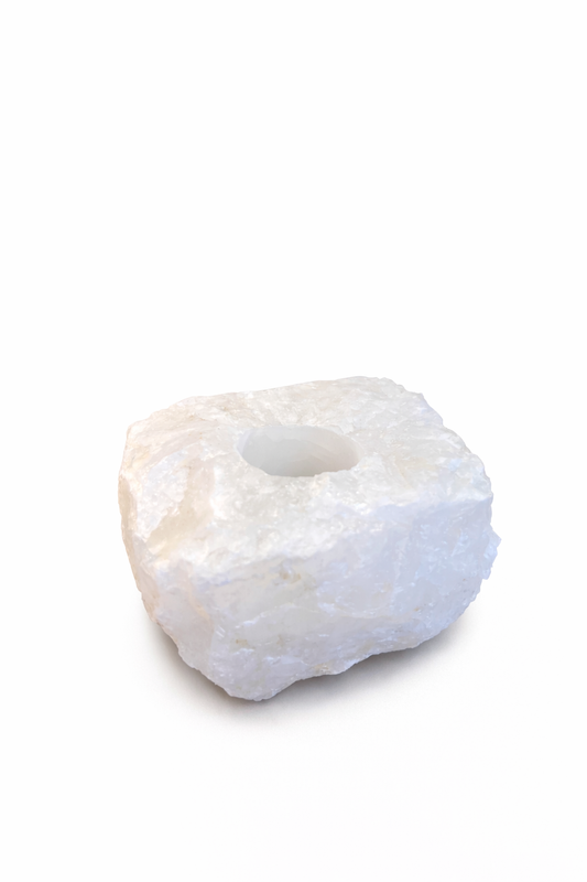 Balto kalcito žvakidė | tyrumas, subtilumas ir švelni šviesa