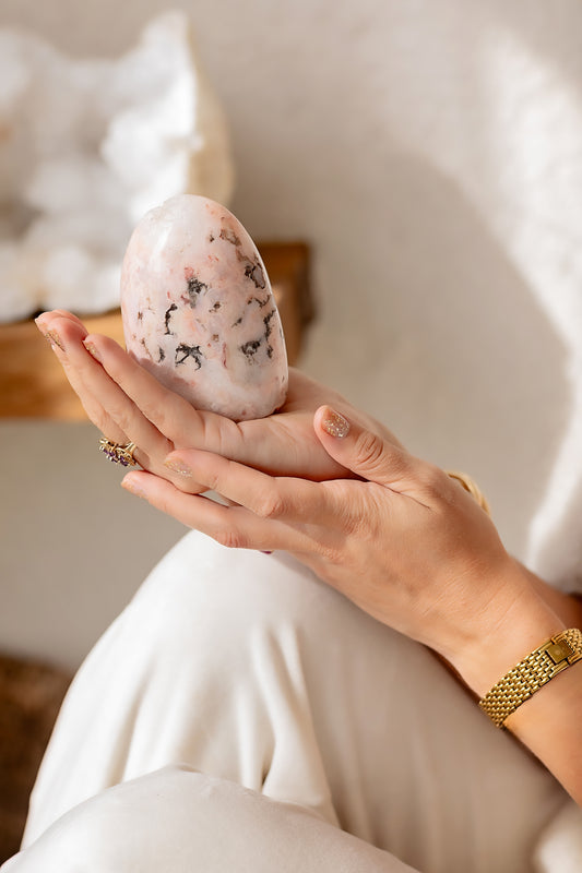 Rožinis dendritinis opalas (laisva forma / ovalas) | meilė, vaizduotė, jausmingumas