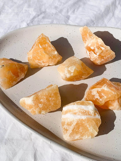 Oranžinis kalcitas (raw/ uoliena) | gyvybinė šiluma, kūrybinė jėga ir gyvenimo džiaugsmas