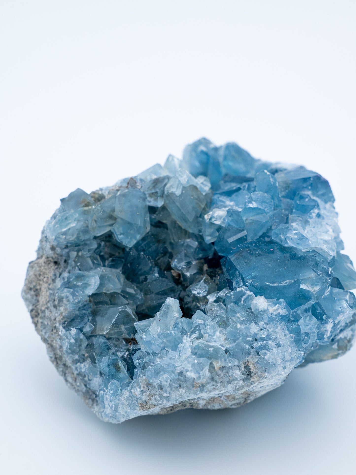 Celestinas | dangiška ramybė, intuicija, lengvumas