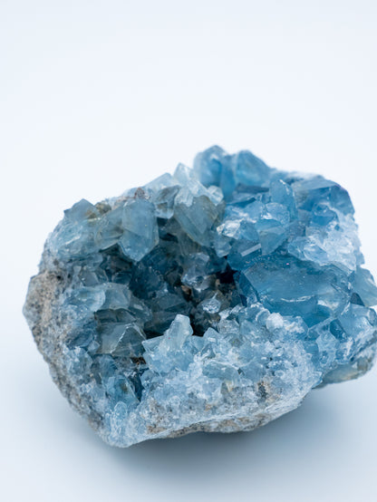 Celestinas | dangiška ramybė, intuicija, lengvumas