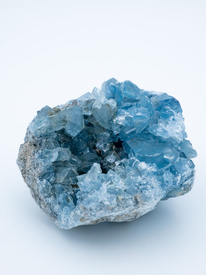 Celestinas | dangiška ramybė, intuicija, lengvumas