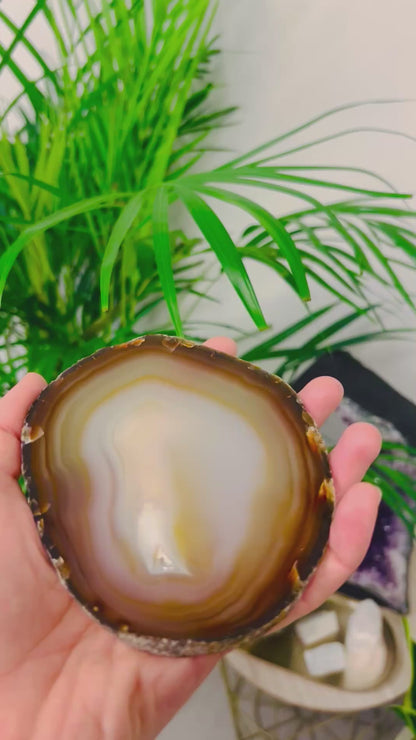 Agato plokštelė | tyli širdies stiprybė ir emocinė branda