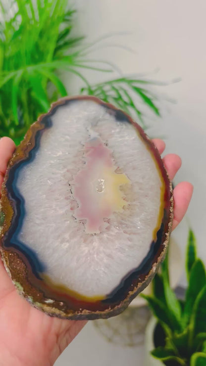 Agato plokštelė | tyli širdies stiprybė ir emocinė branda